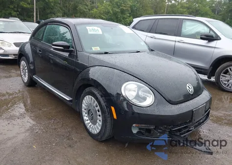 2015 Volkswagen Beetle 1.8T z USA, uszkodzony, nr VIN 3VWJ17AT8FM623288